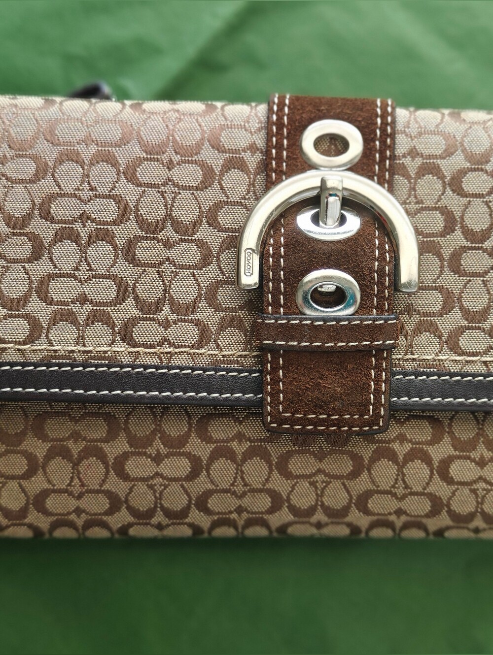 Coach Signature Logo Soho Wallet Buckle Zip Folding Credit Card Beige Brown EUC